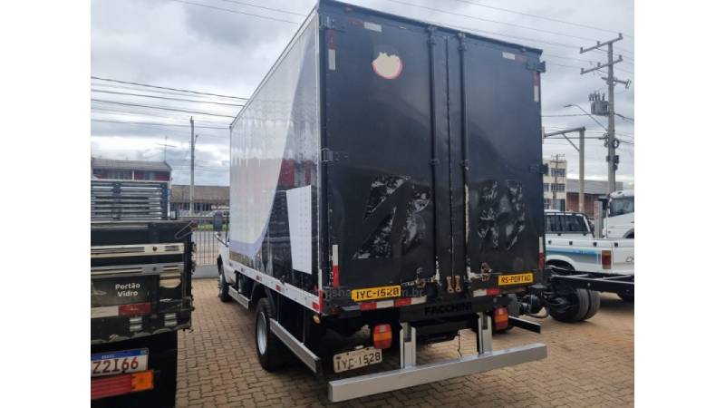 FORD - F-4000 - 2017/2017 - Branca - R$ 170.000,00