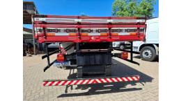 FORD - CARGO 2428 - 2006/2006 - Vermelha - R$ 285.000,00