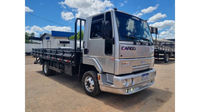 FORD - CARGO 815 - 2006/2006 - Prata - R$ 165.000,00