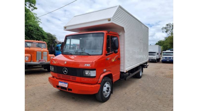 MERCEDES-BENZ - 710 PLUS - 2003/2003 - Vermelha - R$ 155.000,00
