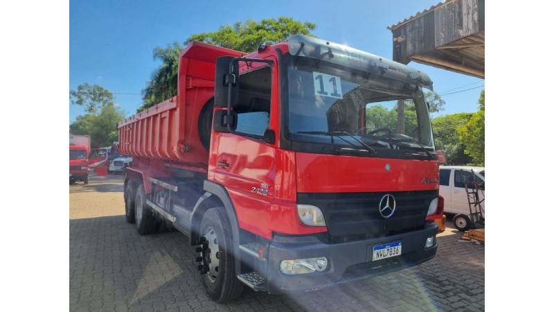 MERCEDES-BENZ - ATEGO 2428 - 2011/2011 - Vermelha - R$ 330.000,00