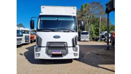 FORD - CARGO 1517 - 2011/2012 - Branca - R$ 190.000,00