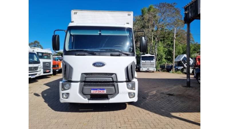 FORD - CARGO 1517 - 2011/2012 - Branca - R$ 190.000,00