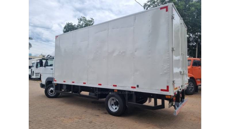 VOLKSWAGEN - 8-150 - 2011/2012 - Branca - R$ 175.000,00