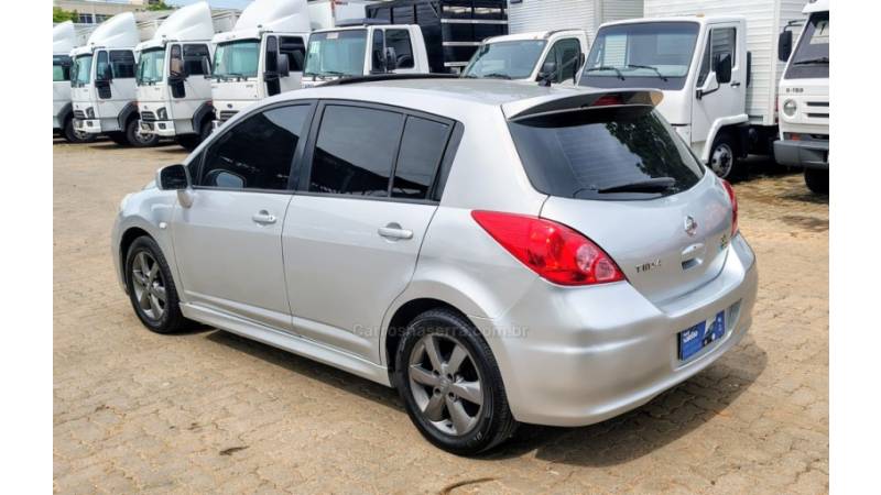 NISSAN - TIIDA - 2012/2012 - Prata - Sob Consulta