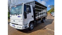 FORD - CARGO 815 - 2011/2012 - Branca - R$ 195.000,00