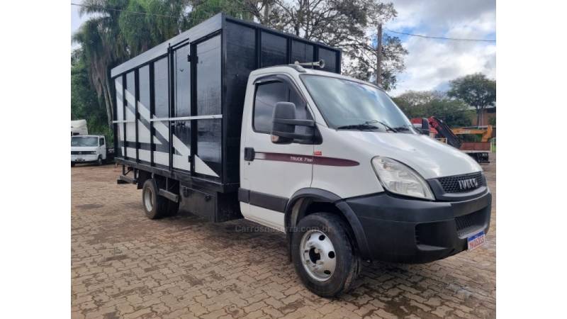 IVECO - DAILY - 2012/2013 - Branca - R$ 125.000,00