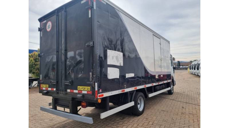 FORD - CARGO 816 - 2016/2017 - Branca - R$ 250.000,00