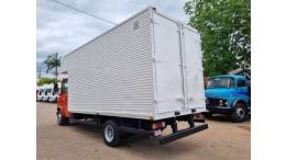 MERCEDES-BENZ - 710 PLUS - 2003/2003 - Vermelha - R$ 155.000,00