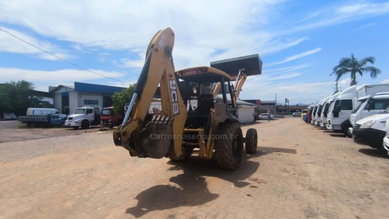 JCB - RETROESCAVADEIRA - 2011/2012 - Laranja - R$ 175.000,00
