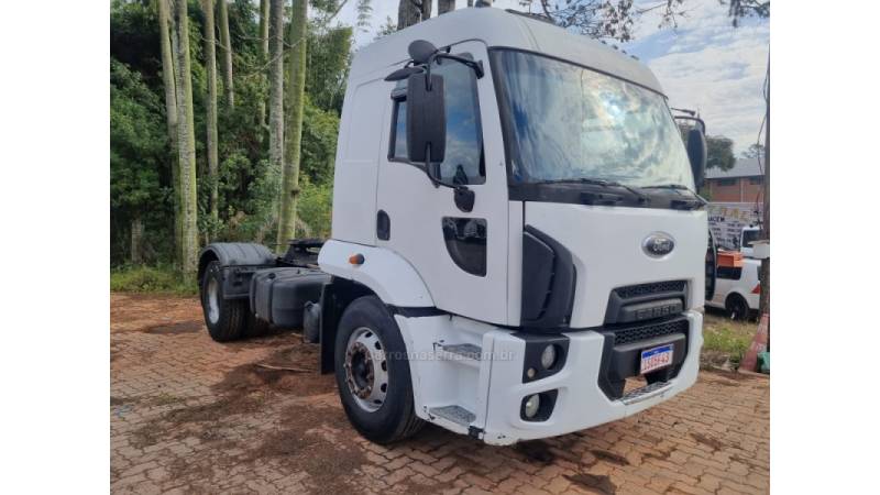 FORD - CARGO 1932 - 2011/2012 - Branca - R$ 130.000,00
