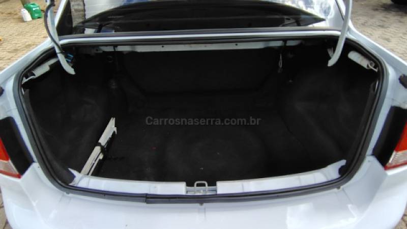 CHEVROLET - CLASSIC - 2015/2016 - Branca - R$ 35.900,00