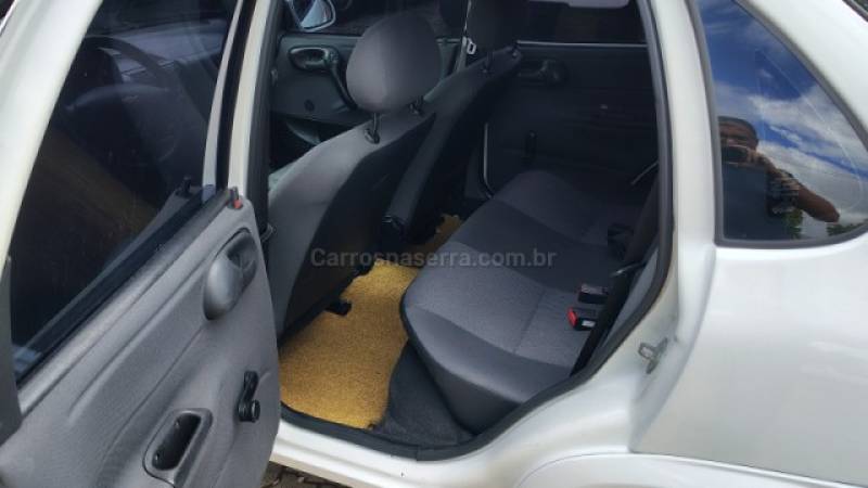 CHEVROLET - CLASSIC - 2015/2016 - Branca - R$ 35.900,00