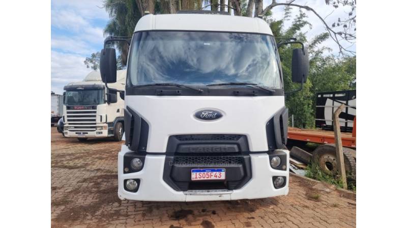 FORD - CARGO 1932 - 2011/2012 - Branca - R$ 130.000,00