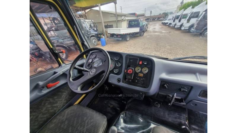 MERCEDES-BENZ - 914 - 2001/2001 - Amarela - R$ 145.000,00