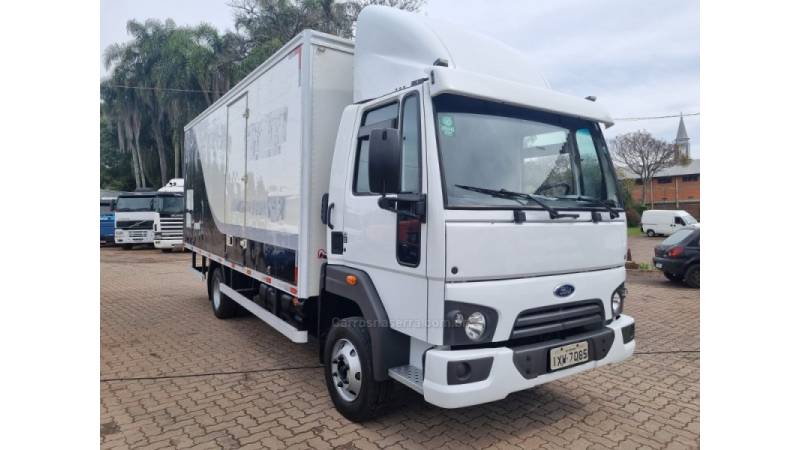 FORD - CARGO 816 - 2016/2017 - Branca - R$ 250.000,00