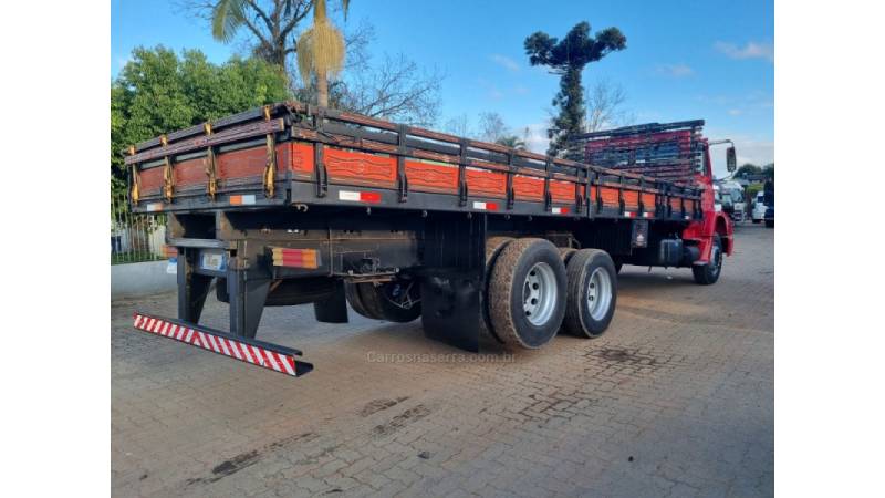 MERCEDES-BENZ - L-1620 - 2000/2000 - Vermelha - R$ 210.000,00