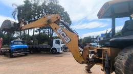 JCB - RETROESCAVADEIRA - 2011/2012 - Laranja - R$ 175.000,00