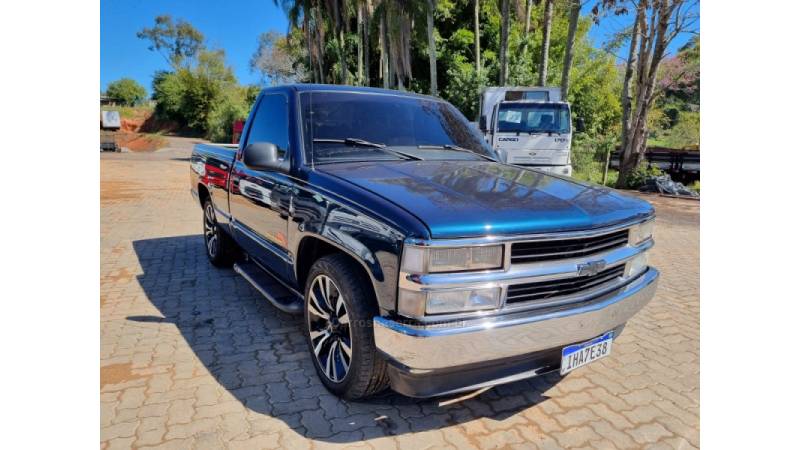 CHEVROLET - SILVERADO - 1997/1998 - Verde - R$ 75.000,00