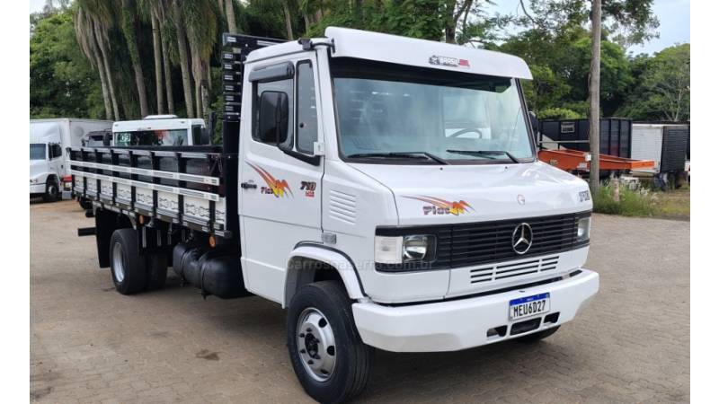 MERCEDES-BENZ - 710 PLUS - 2007/2008 - Branca - R$ 170.000,00