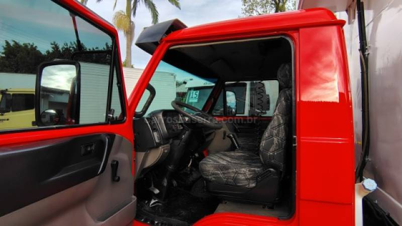 VOLKSWAGEN - 10-160 - 2015/2016 - Vermelha - R$ 270.000,00