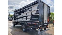 FORD - CARGO 815 - 2011/2012 - Branca - R$ 195.000,00