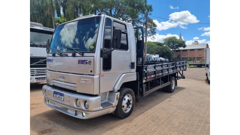 FORD - CARGO 815 - 2006/2006 - Prata - R$ 165.000,00