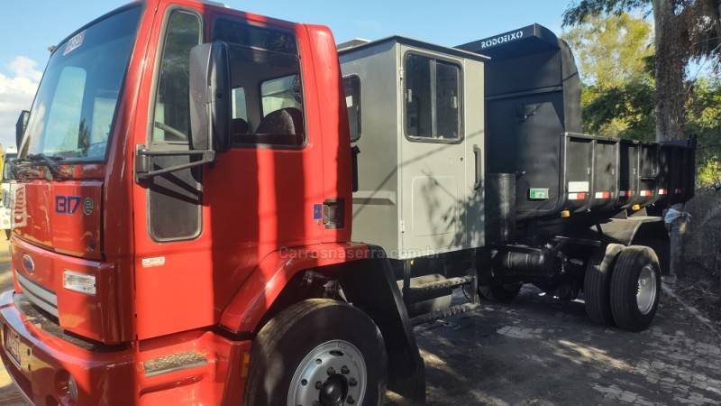 FORD - CARGO 1317 - 2007/2007 - Vermelha - R$ 175.000,00