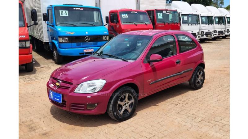CHEVROLET - CELTA - 2006/2007 - Vermelha - R$ 12.990,00
