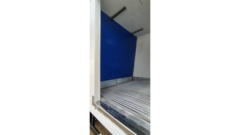 VOLKSWAGEN - 10-160 - 2015/2016 - Vermelha - R$ 270.000,00