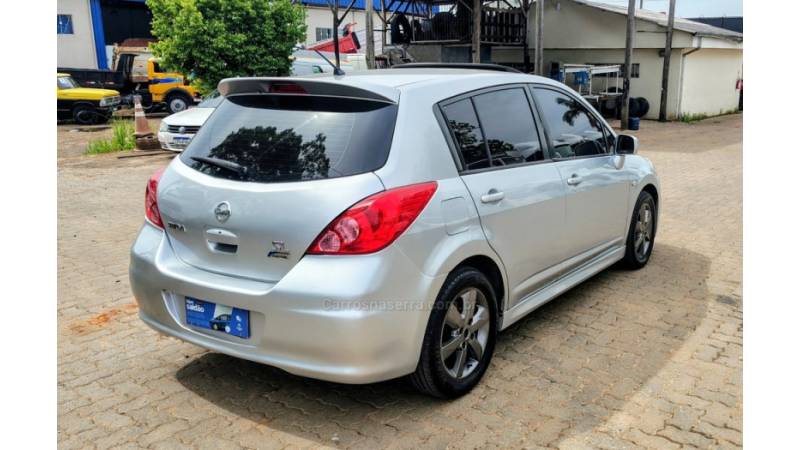 NISSAN - TIIDA - 2012/2012 - Prata - Sob Consulta