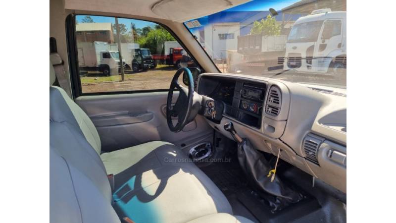 CHEVROLET - SILVERADO - 1997/1998 - Verde - R$ 75.000,00