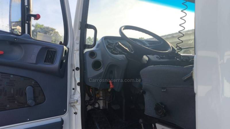 MERCEDES-BENZ - 2726 - 2009/2009 - Branca - R$ 290.000,00