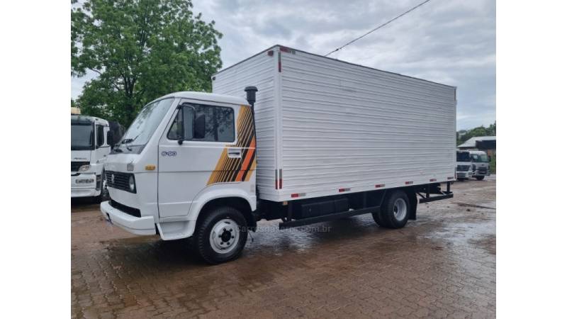 VOLKSWAGEN - 6.90 - 1984/1985 - Branca - R$ 75.000,00