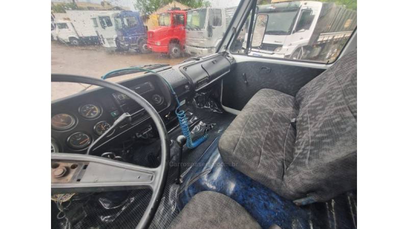 VOLKSWAGEN - 6.90 - 1984/1985 - Branca - R$ 75.000,00