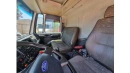 FORD - CARGO 816 - 2015/2016 - Branca - R$ 230.000,00