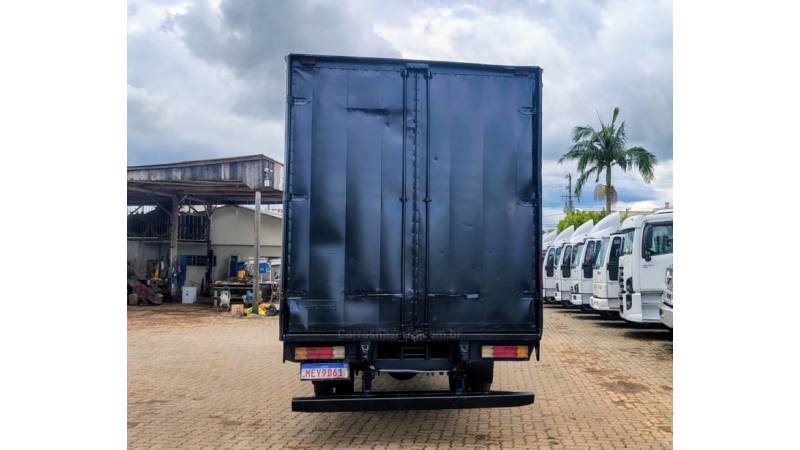 AGRALE - 8500 - 2005/2006 - Branca - R$ 120.000,00