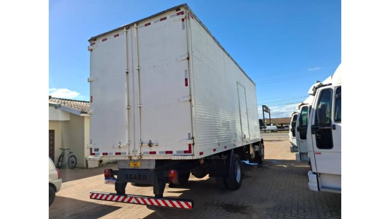 FORD - CARGO 1722 - 2006/2006 - Vermelha - R$ 185.000,00