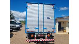 FORD - F-4000 - 2004/2005 - Branca - R$ 135.000,00