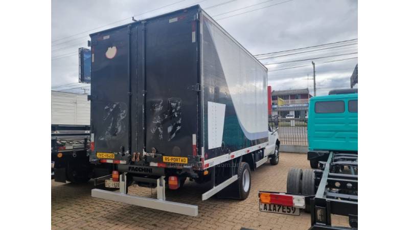 FORD - F-4000 - 2017/2017 - Branca - R$ 170.000,00