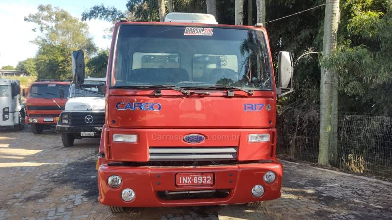 FORD - CARGO 1317 - 2007/2007 - Vermelha - R$ 170.000,00