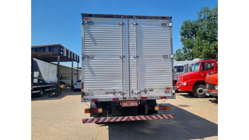 MERCEDES-BENZ - 710 - 1997/1997 - Branca - R$ 130.000,00