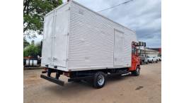 MERCEDES-BENZ - 710 PLUS - 2003/2003 - Vermelha - R$ 155.000,00