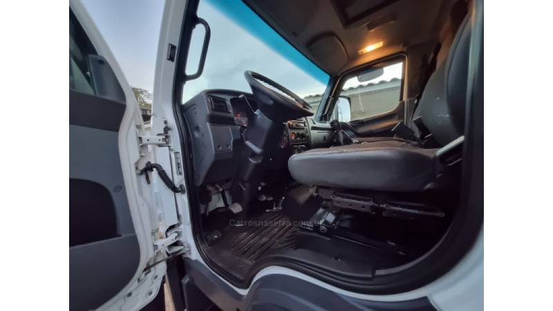MERCEDES-BENZ - ACCELO 815 - 2017/2018 - Branca - R$ 275.000,00