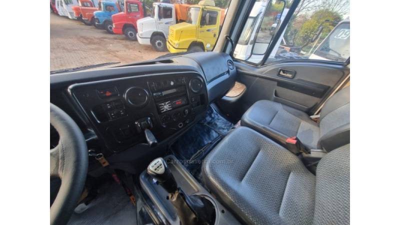 FORD - CARGO 2628 - 2011/2012 - Branca - R$ 320.000,00