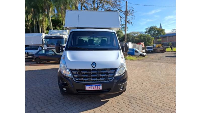 RENAULT - MASTER - 2018/2019 - Branca - R$ 165.000,00