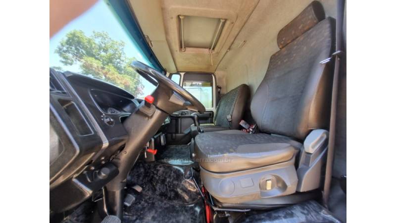 FORD - CARGO 816 - 2015/2016 - Branca - R$ 230.000,00