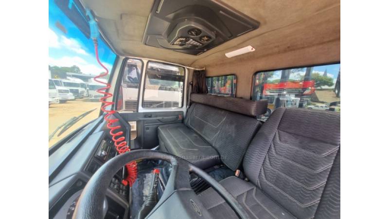 FORD - CARGO 815 - 2006/2006 - Prata - R$ 165.000,00