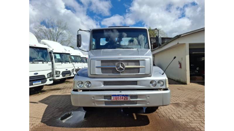 MERCEDES-BENZ - L-1318 - 2009/2009 - Prata - R$ 220.000,00