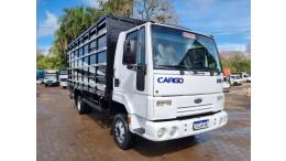 FORD - CARGO 815 - 2011/2012 - Branca - R$ 195.000,00